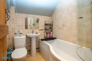 The Barn - Bathroom- click for photo gallery